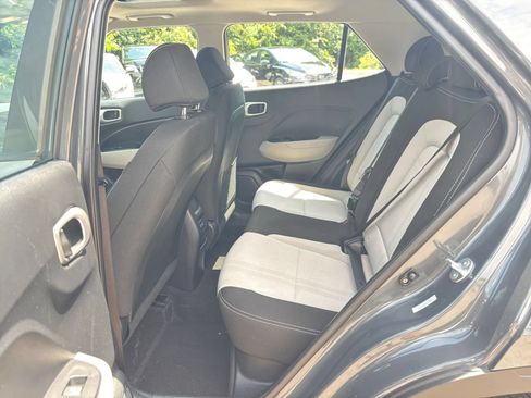 Used 2025 Hyundai Venue SEL FWD image 24