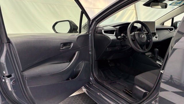Used 2025 Toyota Corolla LE FWD image 30