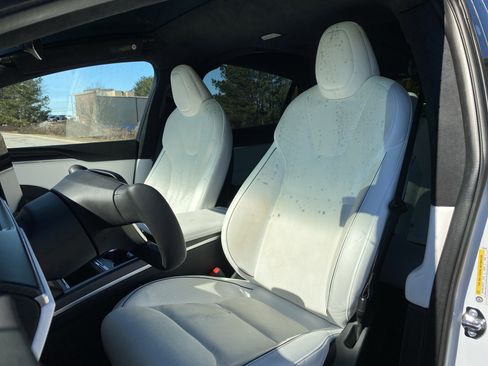 Used 2022 Tesla Model X Plaid image 7