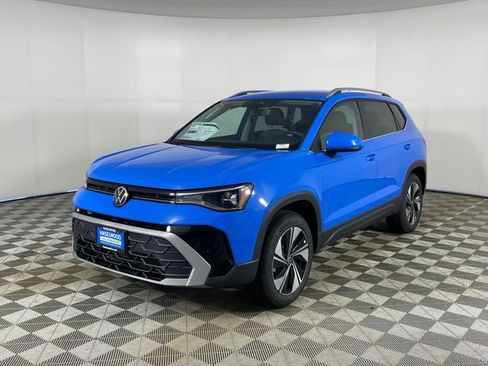 New 2026 Volkswagen Taos SE image 1