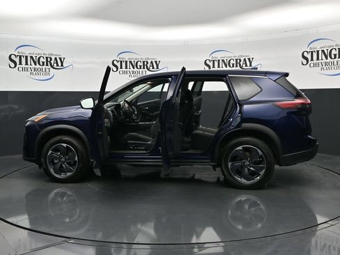 Used 2025 Nissan Rogue SV FWD image 37