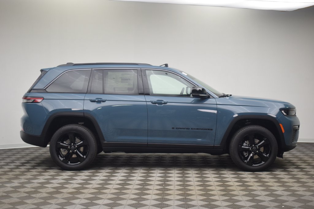 New 2027 Jeep Grand Cherokee Limited AWD/4WD image 3