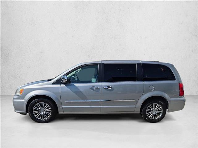 Used 2014 Chrysler Town & Country Touring-L w/ Driver Convenience Group FWD image 9