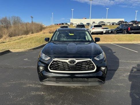 Certified 2024 Toyota Highlander XLE image 8