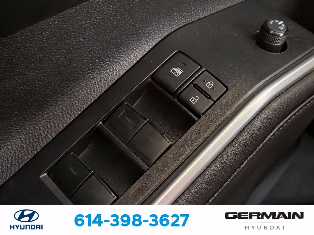 Used 2023 Toyota Highlander L FWD image 26