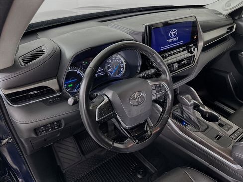 Certified 2021 Toyota Highlander Limited image 9