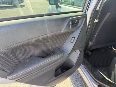 Used 2018 Subaru Forester 2.5i Premium image 20