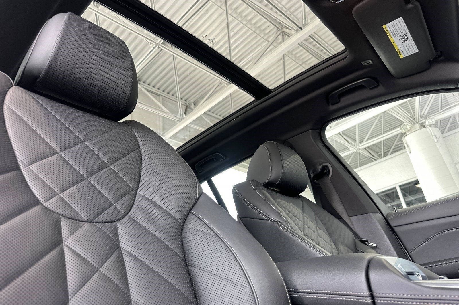 Used 2024 BMW X5 xDrive50e w/ Parking Assistance Package AWD/4WD image 21