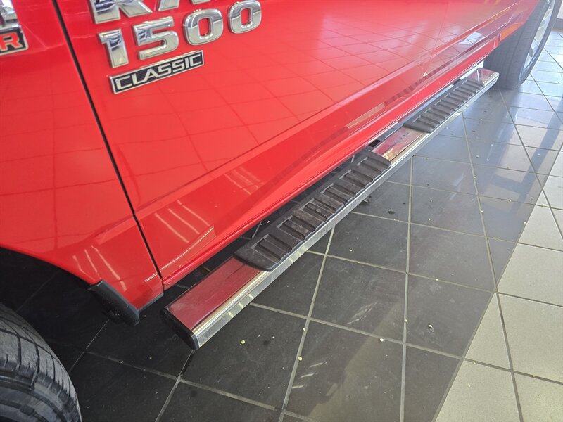 Used 2019 RAM 1500 Classic SLT AWD/4WD image 23