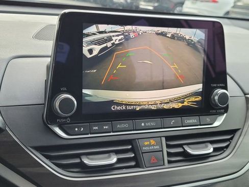 Used 2024 Nissan Altima 2.5 SV image 10