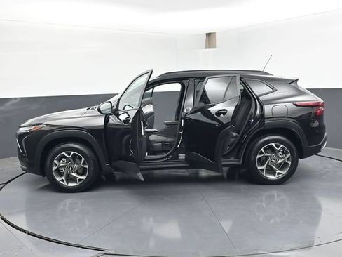 Used 2025 Chevrolet Trax LT w/ LT Convenience Package FWD image 49