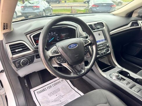 Used 2020 Ford Fusion SE FWD image 23