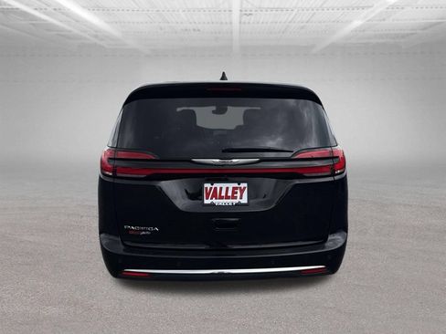 Used 2025 Chrysler Pacifica Select FWD image 50