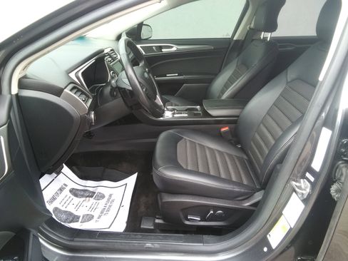 Used 2017 Ford Fusion SE w/ Equipment Group 201A image 13