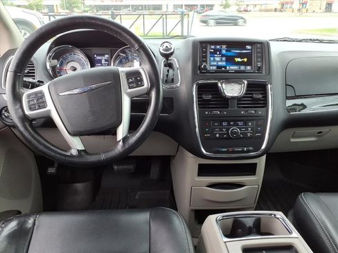 Used 2015 Chrysler Town & Country Touring w/ Driver Convenience Group FWD image 14