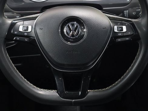 Used 2021 Volkswagen Tiguan SE image 17