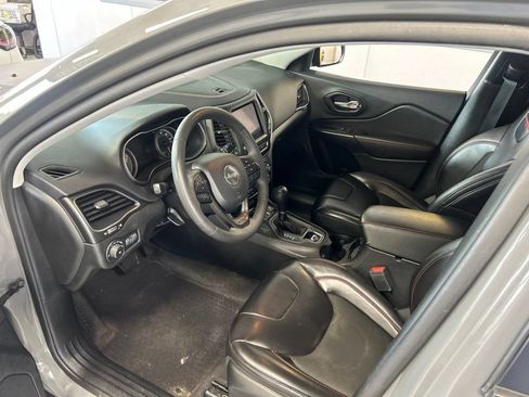 Used 2022 Jeep Cherokee Trailhawk w/ Trailer Tow Group AWD/4WD image 3