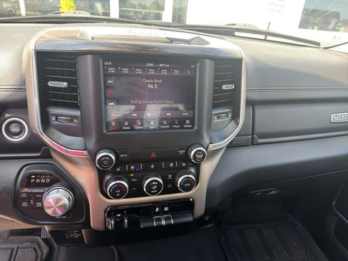 Used 2019 RAM 1500 Laramie AWD/4WD image 5