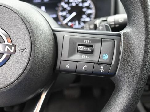 Used 2024 Nissan Rogue SV FWD image 19