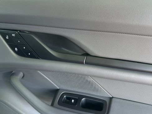 Used 2023 Porsche Taycan image 21