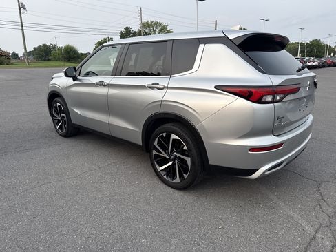 Used 2024 Mitsubishi Outlander SE AWD/4WD image 6