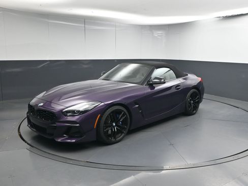 Used 2023 BMW Z4 M40i w/ Premium Package image 2