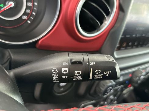 Used 2022 Jeep Wrangler Unlimited Rubicon image 22