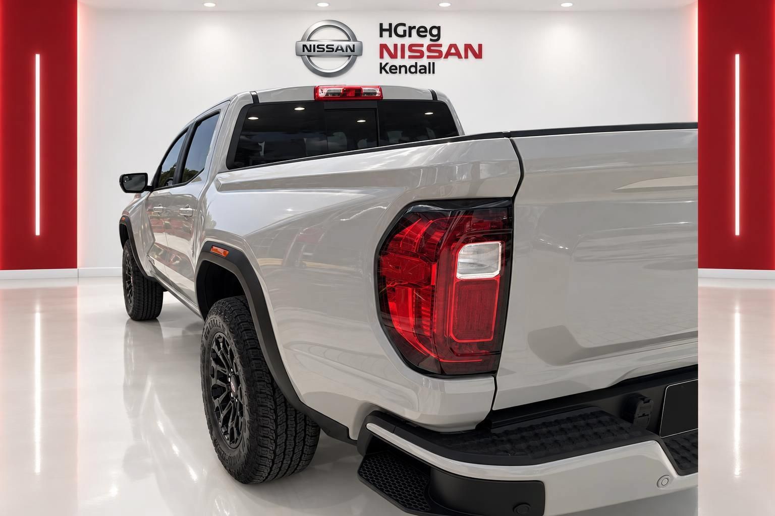 Used 2026 GMC Canyon Elevation w/ Technology Package RWD image 2