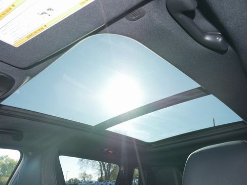 Used 2024 Jeep Compass Latitude w/ Sun and Sound Group image 3