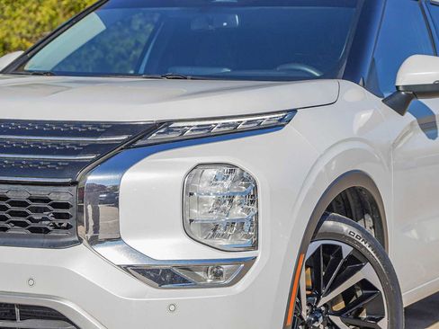 Used 2022 Mitsubishi Outlander SEL image 3