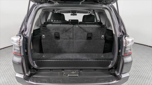Used 2018 Toyota 4Runner SR5 AWD/4WD image 18