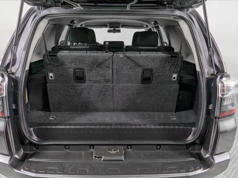 Used 2018 Toyota 4Runner SR5 AWD/4WD image 18