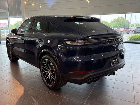 Used 2024 Porsche Cayenne Coupe image 5