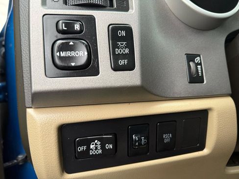 Used 2010 Toyota Tundra 4x4 CrewMax image 38