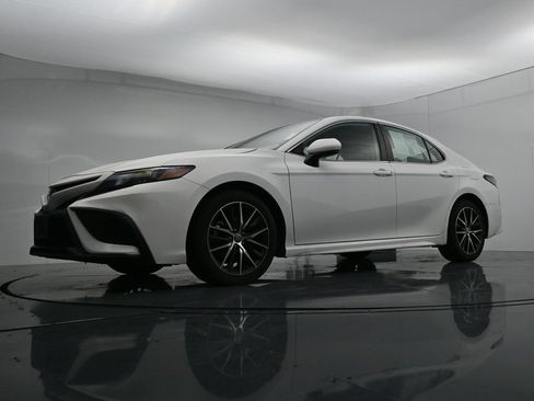 Used 2024 Toyota Camry SE FWD image 20