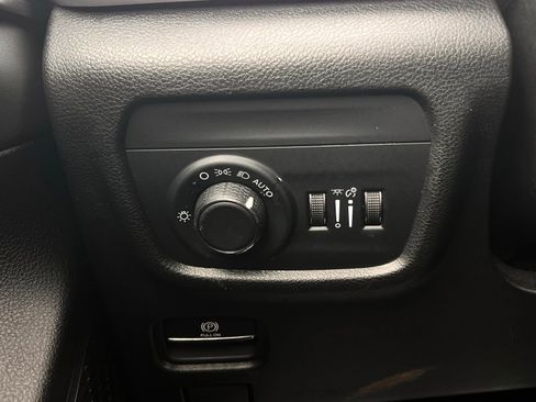 Used 2024 Jeep Grand Cherokee Altitude RWD image 23