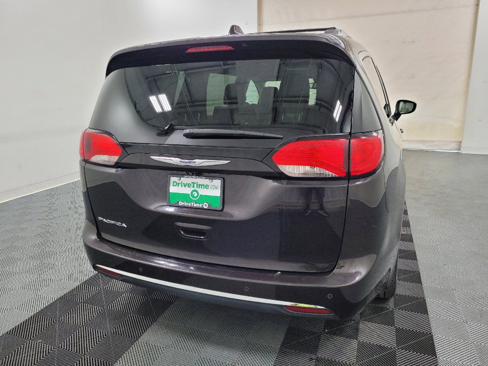 Used 2019 Chrysler Pacifica Touring-L FWD image 7