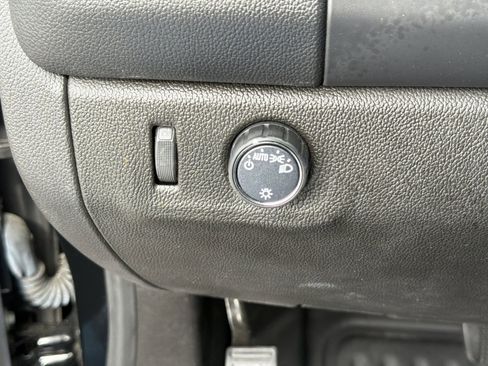 Used 2022 Chevrolet Colorado LT w/ Fleet Safety Package image 11