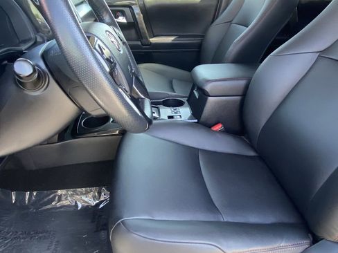 Certified 2024 Toyota 4Runner TRD Off-Road Premium w/ Moonroof Package AWD/4WD image 21