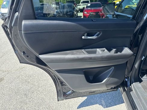Used 2023 Nissan Pathfinder SL AWD/4WD image 28