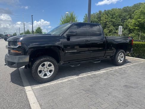 Used 2018 Chevrolet Silverado 1500 LT w/ All Star Edition AWD/4WD image 4