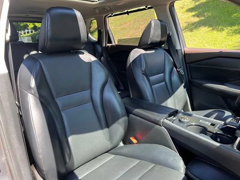 Used 2021 Nissan Rogue SV w/ Premium Package AWD/4WD image 18