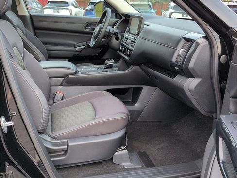 Used 2024 Nissan Pathfinder S image 19