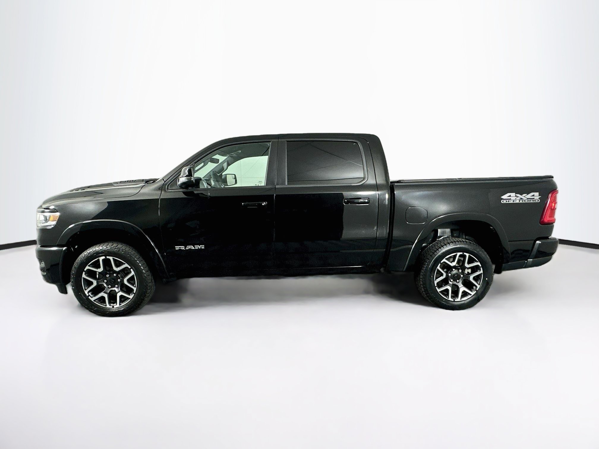 Used 2025 RAM 1500 Laramie w/ Sport Appearance Package AWD/4WD image 4