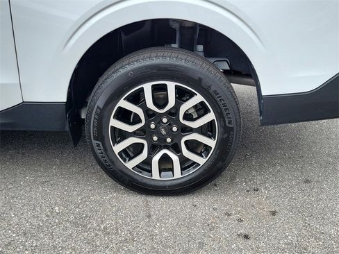 Used 2024 Ford Maverick Lariat image 8