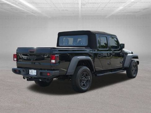 Used 2024 Jeep Gladiator Sport AWD/4WD image 9