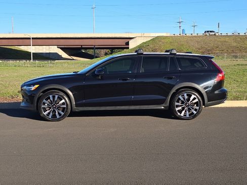 Used 2022 Volvo V60 T5 Cross Country w/ Advanced Package image 6