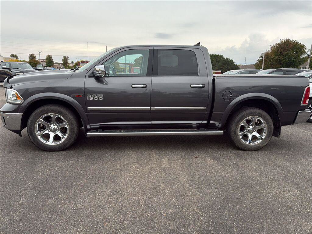 Used 2018 RAM 1500 Laramie w/ Convenience Group AWD/4WD image 3