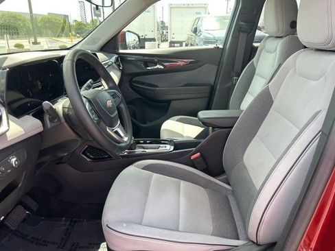 Used 2024 Chevrolet TrailBlazer LT w/ LT Cold Weather Package FWD image 15