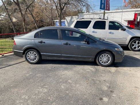 Used 2010 Honda Civic DX-VP image 4